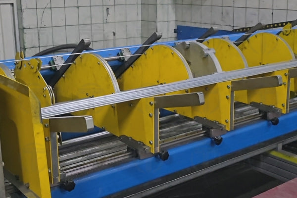 Зареждане на видео: Рекламен клип показващ процеса на производство на оградните пана и колове от топтори оптимизиран за мобилни устройства