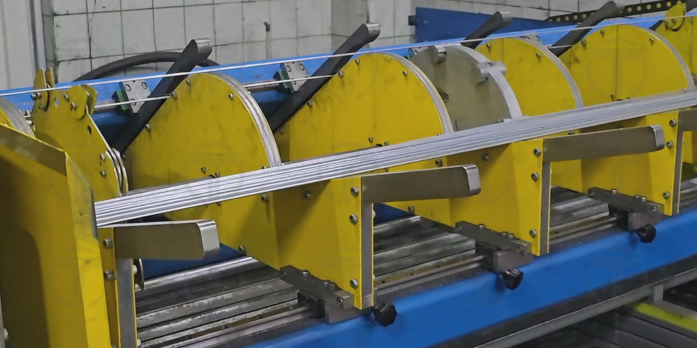 Зареждане на видео: Рекламен клип показващ процеса на производство на оградните пана и колове от топтори