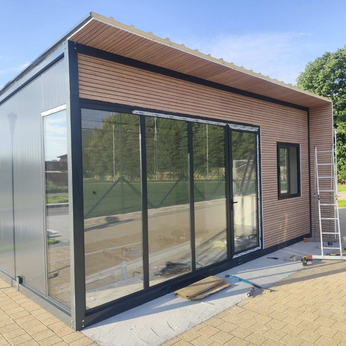 Персонализиран контейнер с френски прозорци и термо-сайдинг LB-001