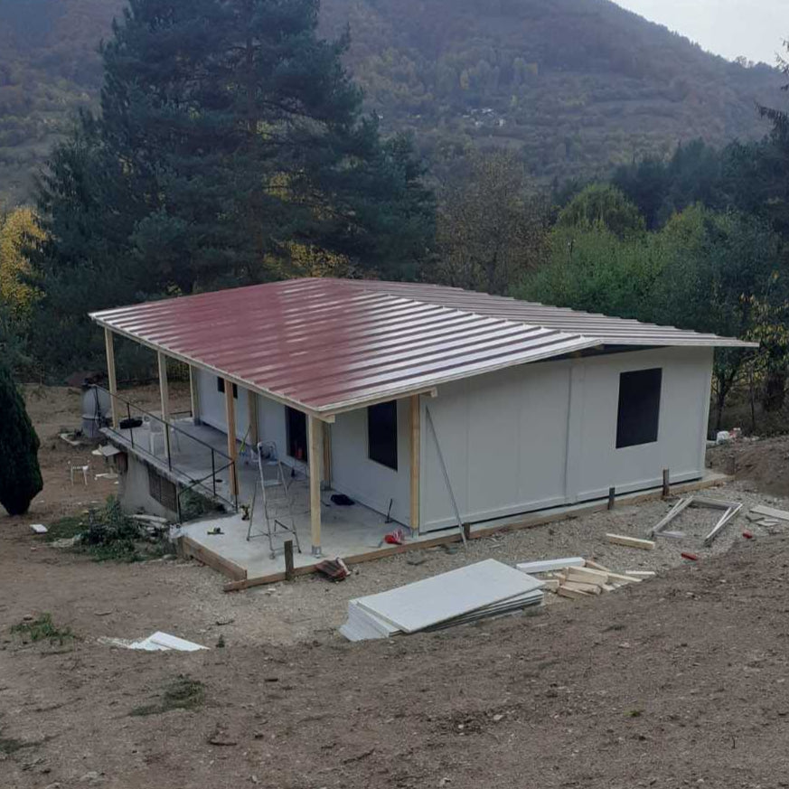 Сглобяема къща с веранда