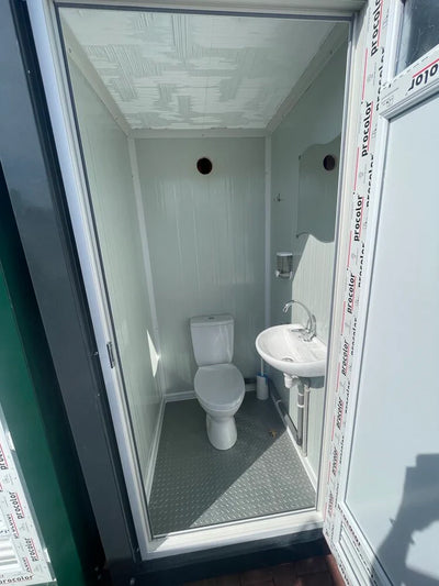 Санитарна WC кабина 110х110см