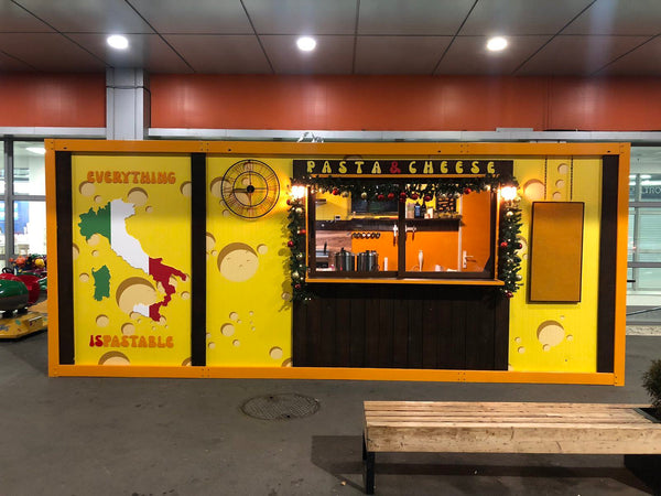 Търговски павилион направен от контейнер и облепен с рекламно фолио